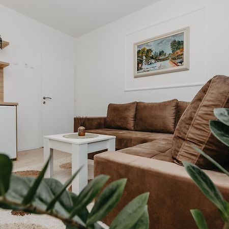 Stan Na Dan Flora Nevesinje Apartment Bagian luar foto